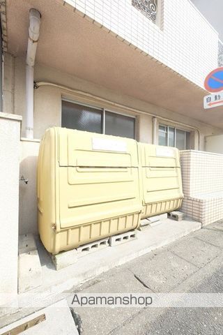 ランドール坂戸の玄関写真