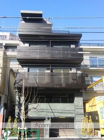 渋谷区本町のマンションの外観1