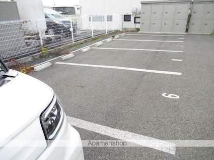 エストポミエ　Ａ棟[1R/37.2m2]の駐車場