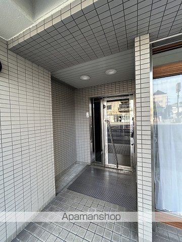 パール大宮の玄関写真