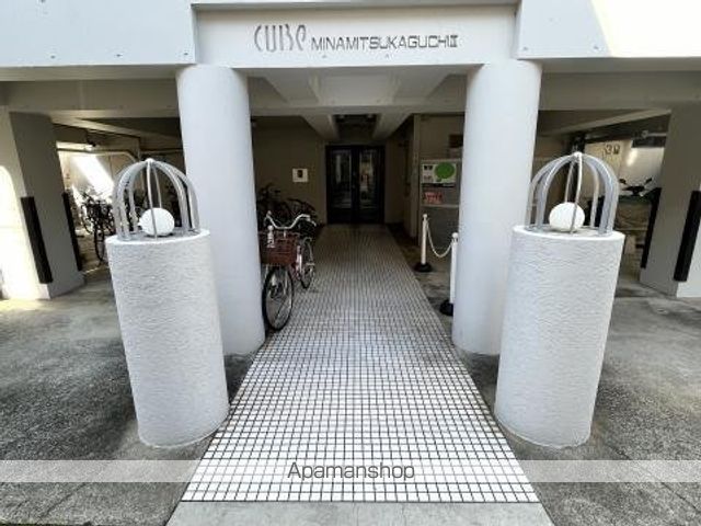 CUBE南塚口3の玄関写真