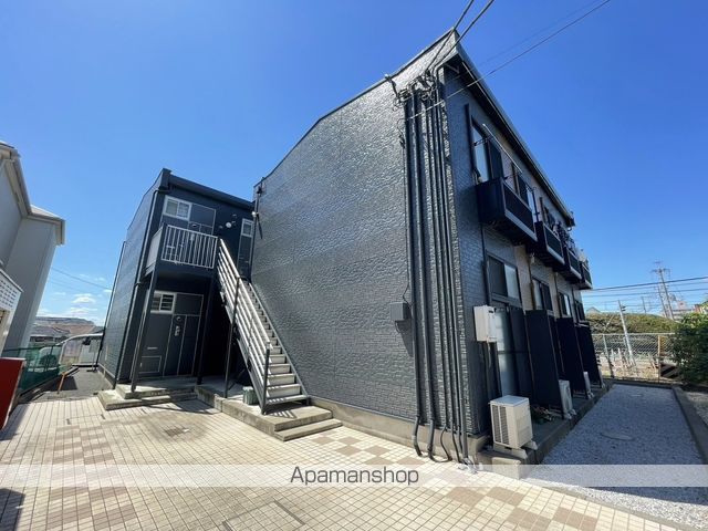 レオパレスwest courtの外観写真