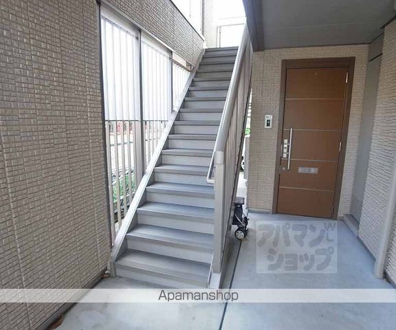コスミオン長岡京の玄関写真