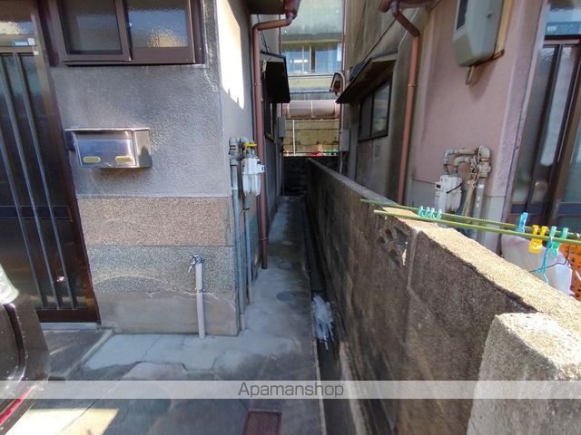 京阪電気鉄道京阪線 香里園駅 徒歩16分 2階建 築58年の玄関写真