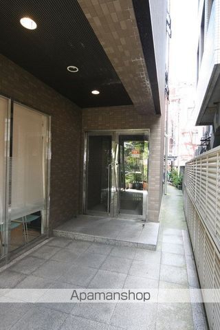 阪急電鉄宝塚線 川西能勢口駅 徒歩3分 6階建 築30年の玄関写真