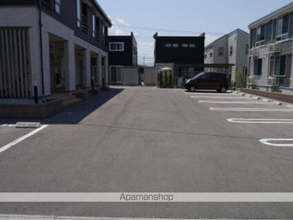 プラシードⅢ[1LDK/42.04m2]の駐車場2