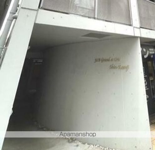 JLBグランエクリュ新高円寺の玄関写真