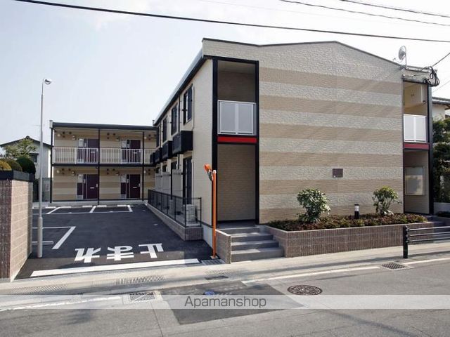 レオパレスパストラル博多の玄関写真