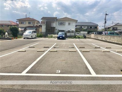 Ｔｈｉｃｋ　Ｇａｒｄｅｎ[2LDK/59.58m2]の駐車場