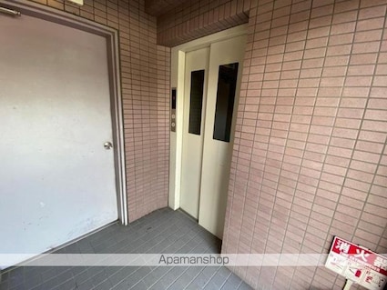 Ｃｒｅｓｔ　ＣｏｕｒｔＫ２[2LDK/66m2]の共用部2