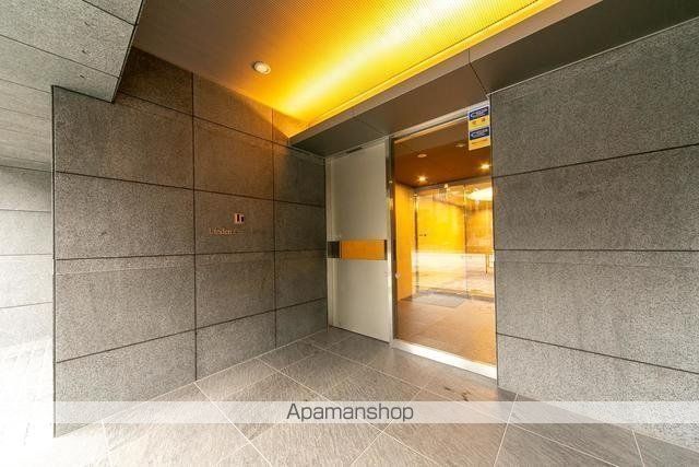 リンデンコート市ヶ谷の玄関写真