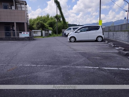 滋賀県甲賀市水口町水口[1R/23.19m2]の駐車場3