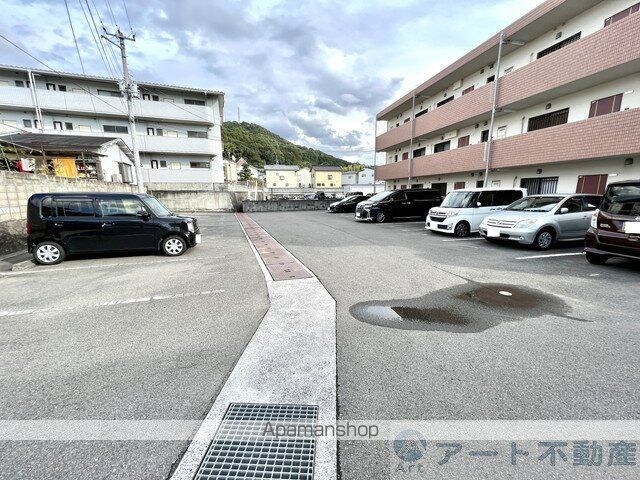 プチシャンスⅡ[2LDK/63.17m2]の駐車場1