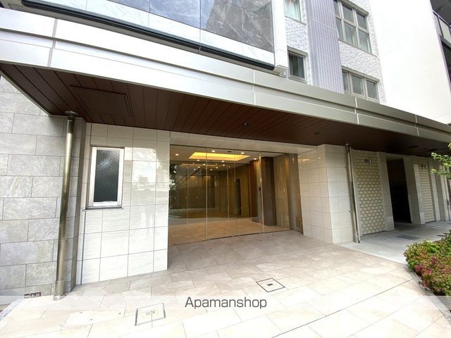 SPRANDID上本町WESTIの玄関写真