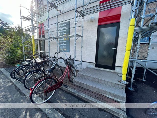 レオパレスアザレアの玄関写真