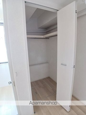 アンド ザ ブルー Iの内装写真
