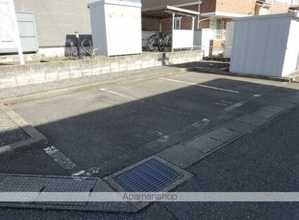 レオパレス春[1K/28.02m2]の駐車場