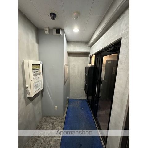 412ビルの玄関写真