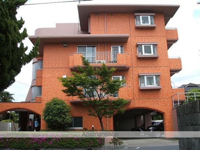 ファミール101の玄関写真