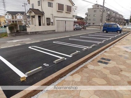 愛知県小牧市久保一色南２丁目[1LDK/37.13m2]の駐車場1