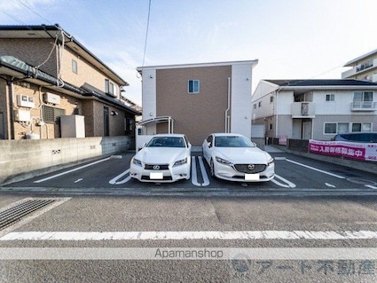 愛媛県松山市小栗３丁目[1K/33.86m2]の駐車場1