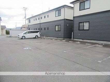 アプローズＡ[2LDK/55.9m2]の駐車場1