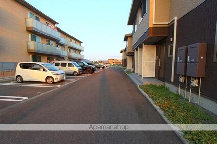 シャーメゾン空港通りＡ棟[2LDK/68.68m2]の駐車場