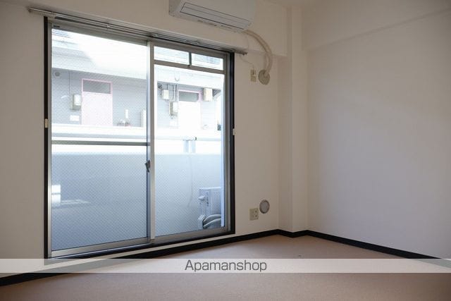 ロイヤルヒルズ台原IIIの内装写真