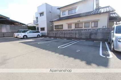 ベルメゾン今里　[1K/30.96m2]の駐車場