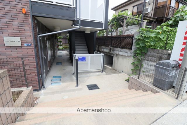 オートハウスIIIの玄関写真