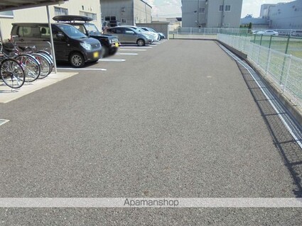シャロル若里[1K/31.7m2]の駐車場