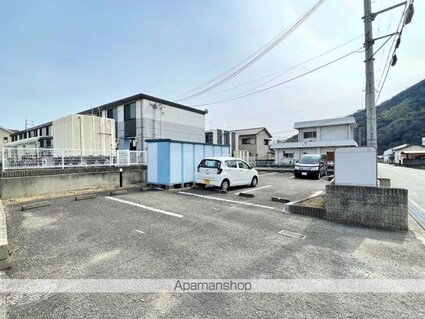 レオパレスほしや[2DK/40.95m2]の駐車場1