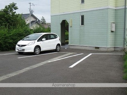 ヴィラたかくろＢ棟[2DK/48.02m2]の駐車場2