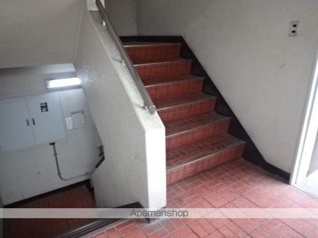 栄良ビルの玄関写真