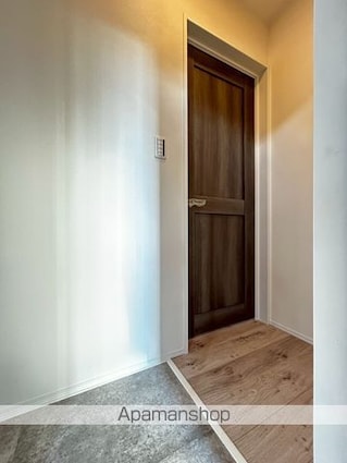 グランコート高尾町[1R/30.39m2]の玄関
