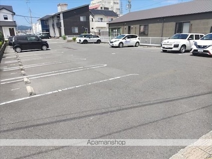 ルーナ　ルーチェ　Ⅱ[1R/32.9m2]の駐車場2