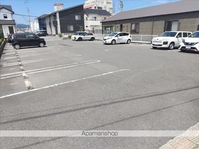 ルーナ　ルーチェ　Ⅱ[1R/32.9m2]の駐車場2