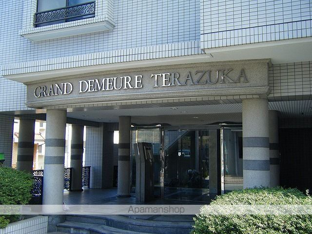 グランドムール寺塚の玄関写真