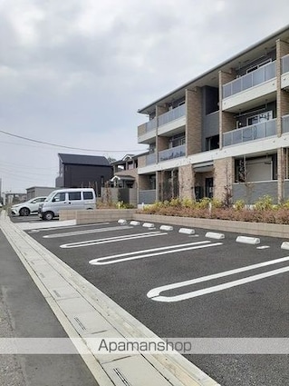 ピエール　ブランシュⅡ[1LDK/41.97m2]の駐車場