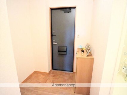 Ｄーｒｏｏｍ石山ＡＷＡＺＵ　Ｂ棟[1R/33.39m2]の玄関