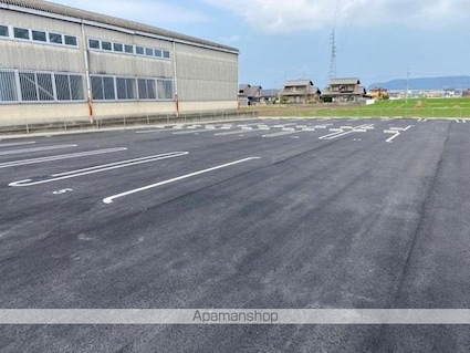 ウエストゲート　[1K/31.02m2]の駐車場