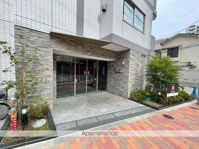プレール・ドゥーク新宿WESTの玄関写真