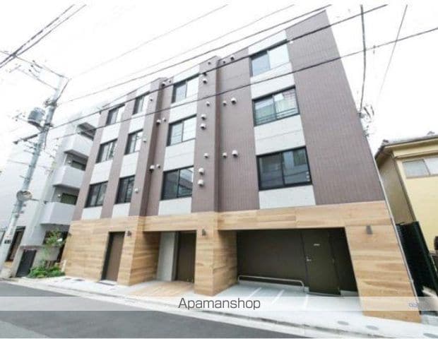 コンポジット渋谷本町の玄関写真