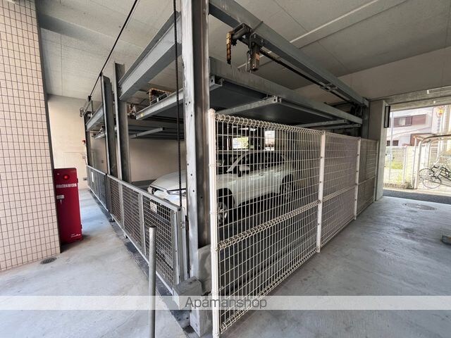 和歌山県和歌山市友田町５丁目[1K/27.63m2]の駐車場2
