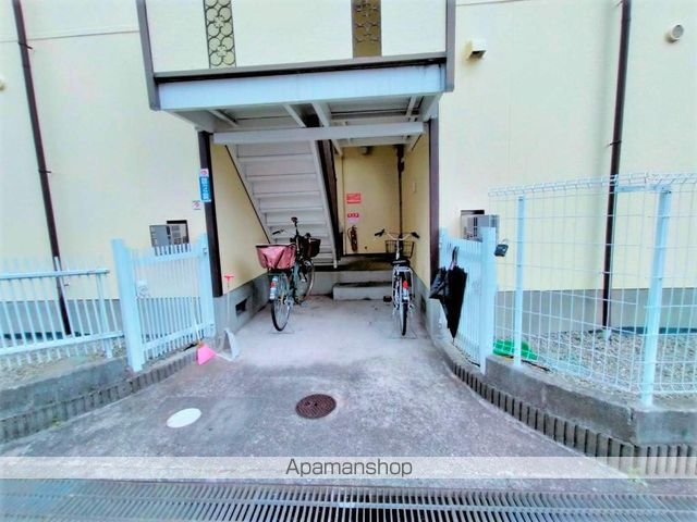 フジイハイツB棟の玄関写真