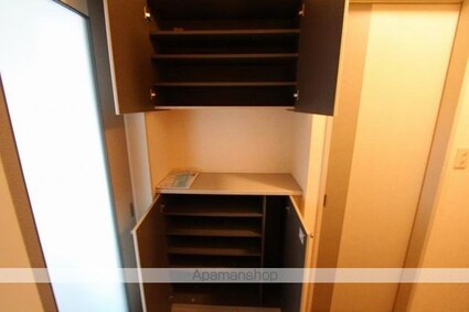 バリュージュヤシマＡ・Ｂ・Ｃ・Ｄ棟[3K/54.07m2]の玄関