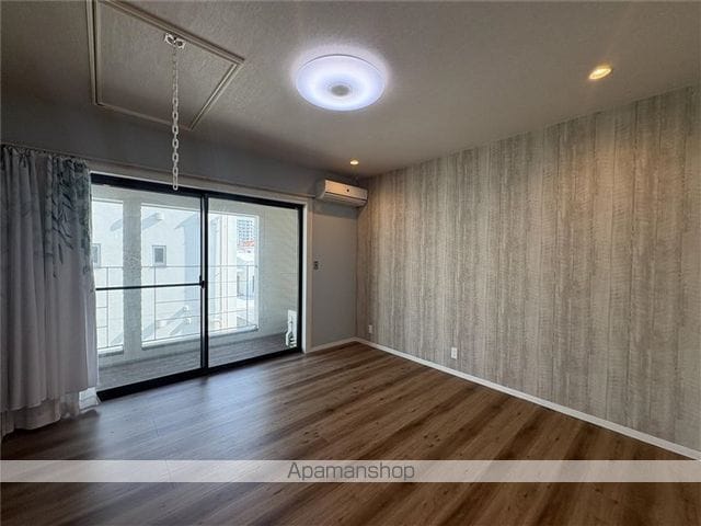 豊見城市 2階建 築8年の内装写真