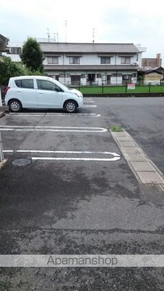 ヴァルムベルクＢ[1R/32.9m2]の駐車場1
