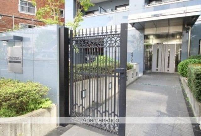 レジディア上野池之端の玄関写真