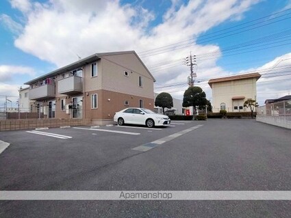フルーレ下中野[2LDK/54.87m2]の駐車場